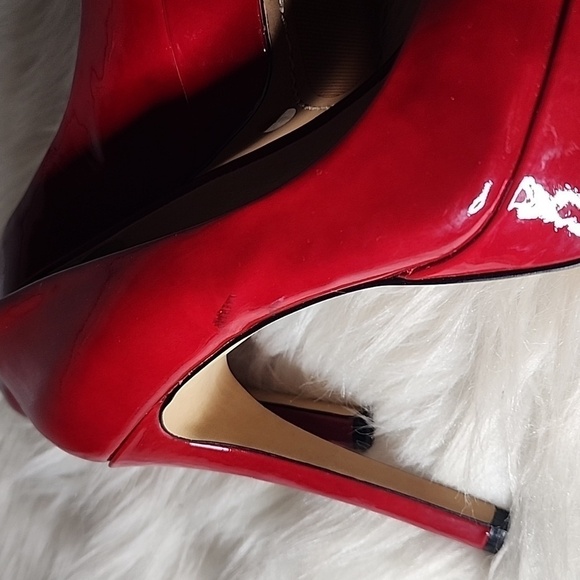 VINCE CAMUTO PLATFORM HEELS - Picture 4 of 13